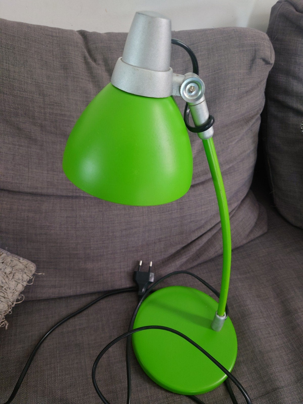 Groene bureaulamp met verstelbare arm, Huis en Inrichting, Bureaulamp, Gebruikt, Groen, Met stekker