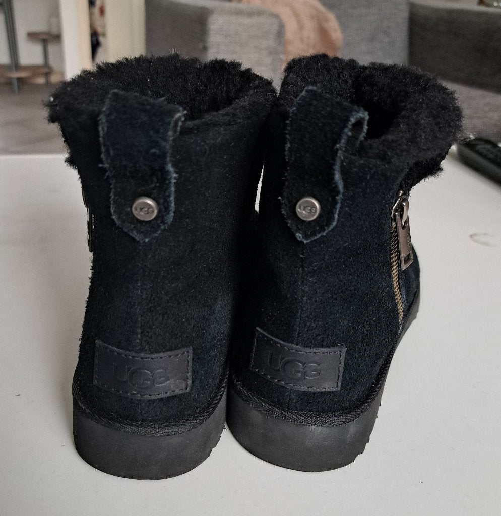 UGG Australia lage laarsjes zwart warm maat 37 artnr 49759, Kleding | Dames, Schoenen, UGG, ., Zwart, UGG