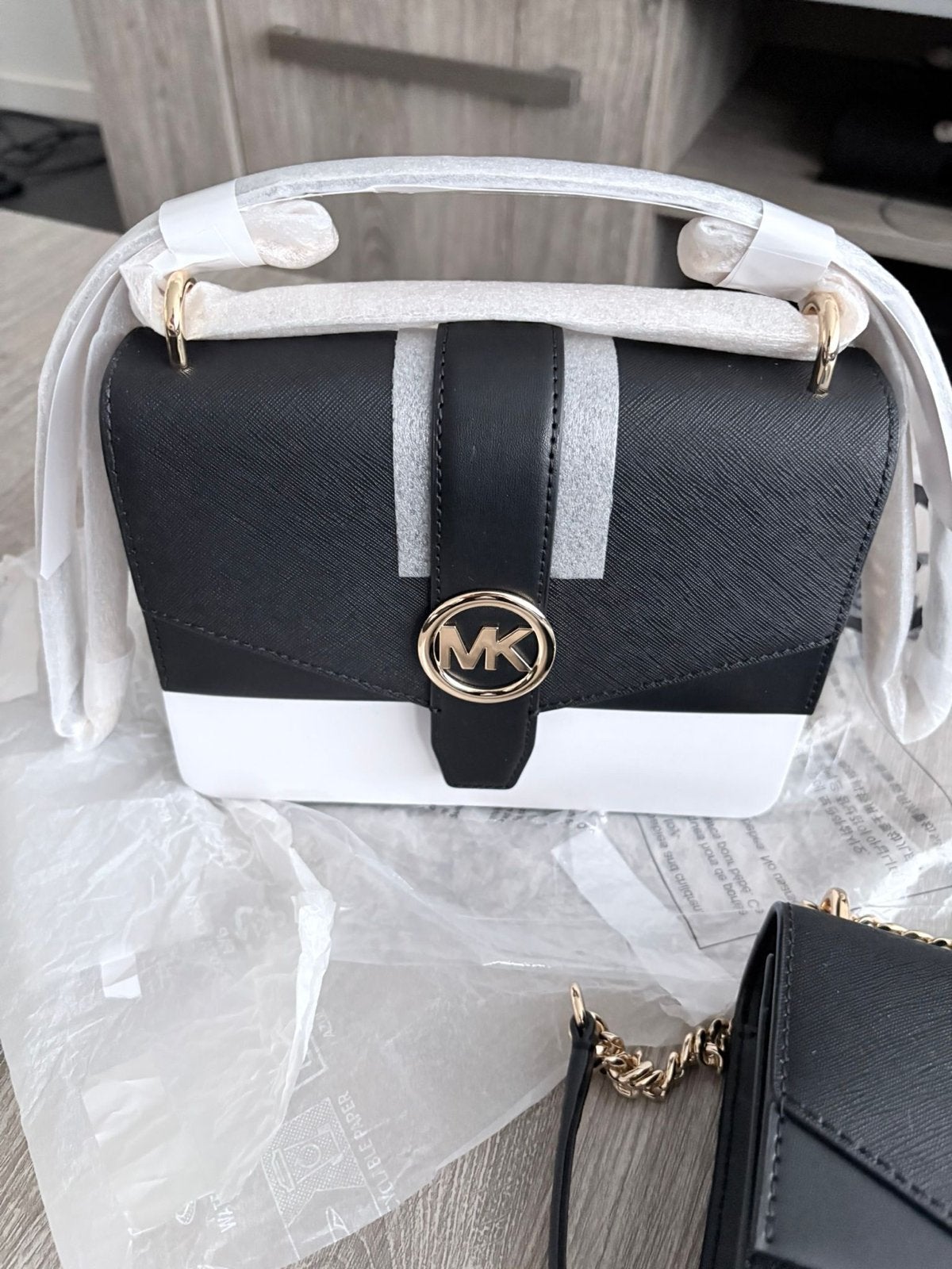 Nieuwe Michael Kors Dames Tas Zwart met Goud - Nog in Verpak, Sieraden, Tassen en Uiterlijk, Tassen | Damestassen, Ophalen, Nieuw