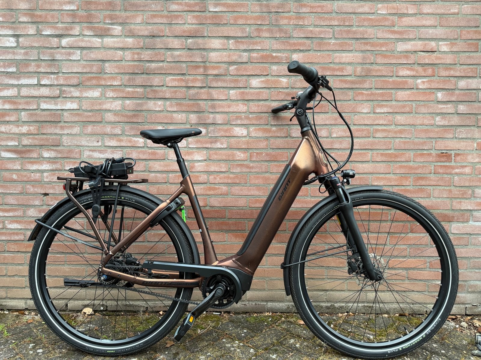 Giant Dailytour E+ 1 Dames 2023 Hematite/Bruin maat M, Fietsen en Brommers, Fietsen | Dames | Damesfietsen, Zo goed als nieuw