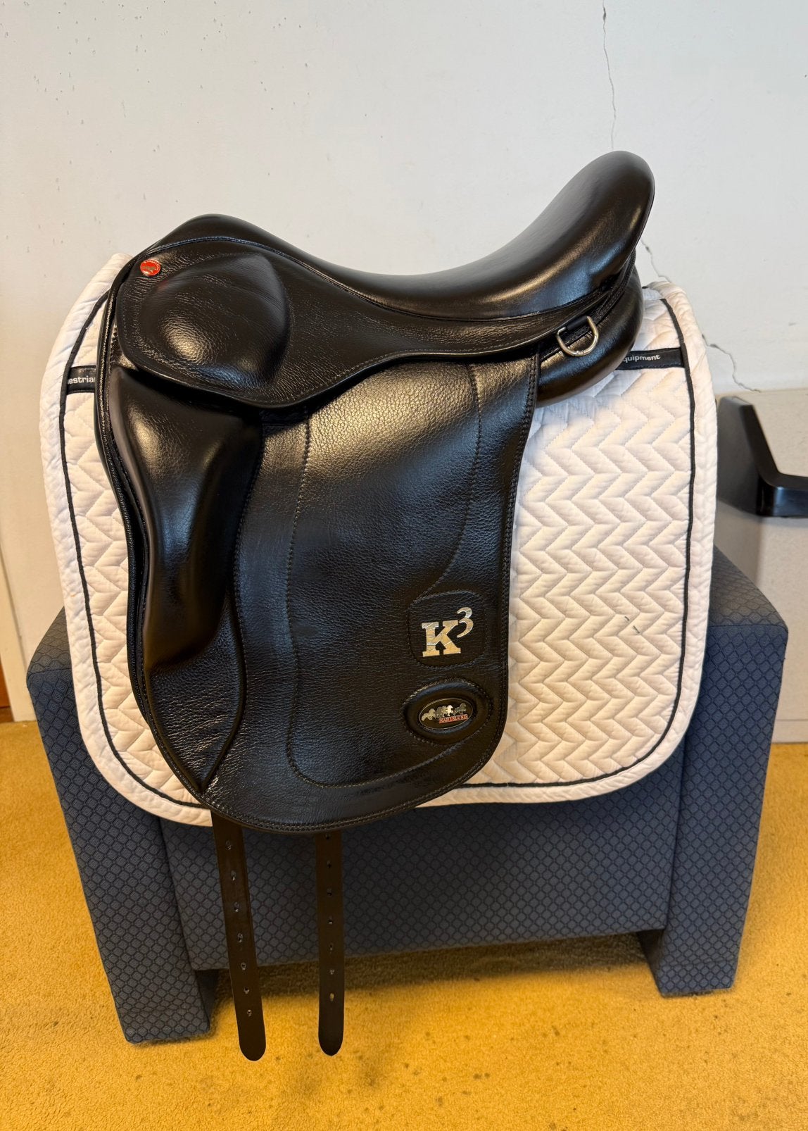 KARLSLUND K3 & S 17 inch Dressuurzadel ZGST IJslanderzadel!, Kniewrongen, Dressuur, Overige merken, M (17 inch)