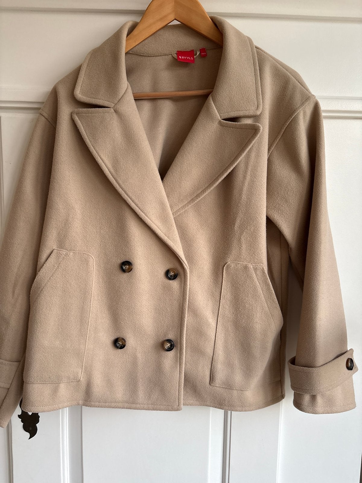 Stijlvolle Beige Korte Jas van RYVLS - Maat 170/176, Ophalen of Verzenden, Zo goed als nieuw, Maat 36 (S), Beige