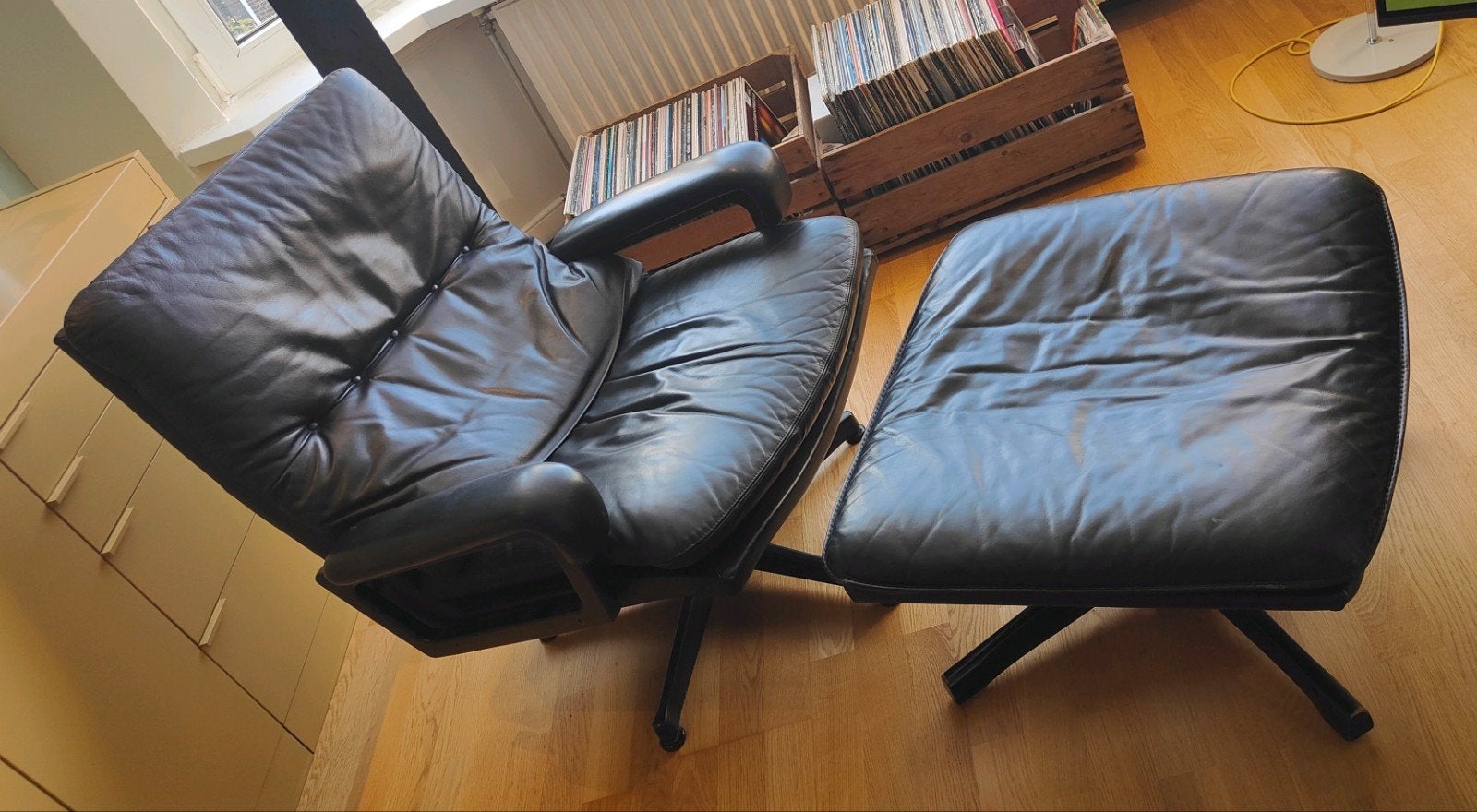 King Chair door André Vandenbeuck voor Strässle met Ottoman, Huis en Inrichting, Ophalen, Gebruikt, 75 tot 100 cm, 75 tot 100 cm