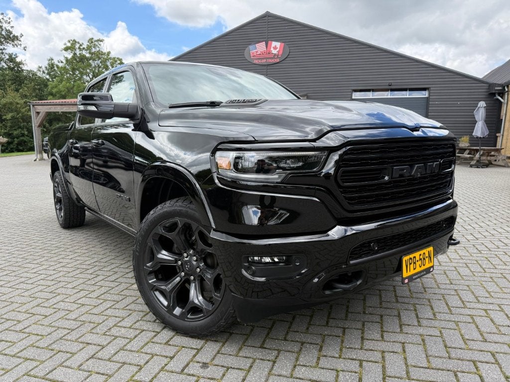 Dodge Ram Limited Night Edition 5.7L V8 pickup bedrijfswagen, Auto's, Automaat, Lichtsensor, Zwart, Leder