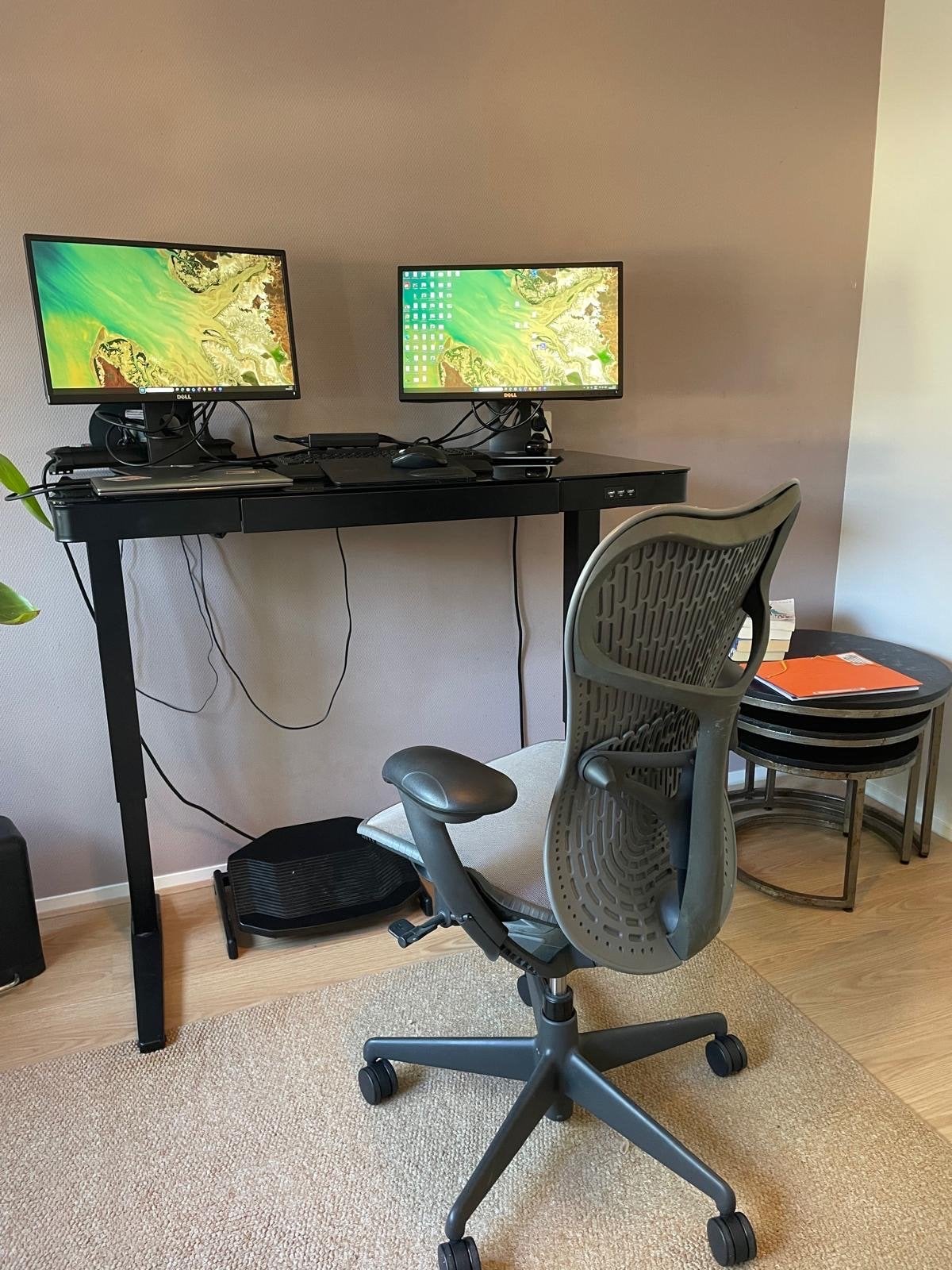 Seat + stand desk + Herman Miller Mirra chair - bundle sale, Ophalen, Zo goed als nieuw