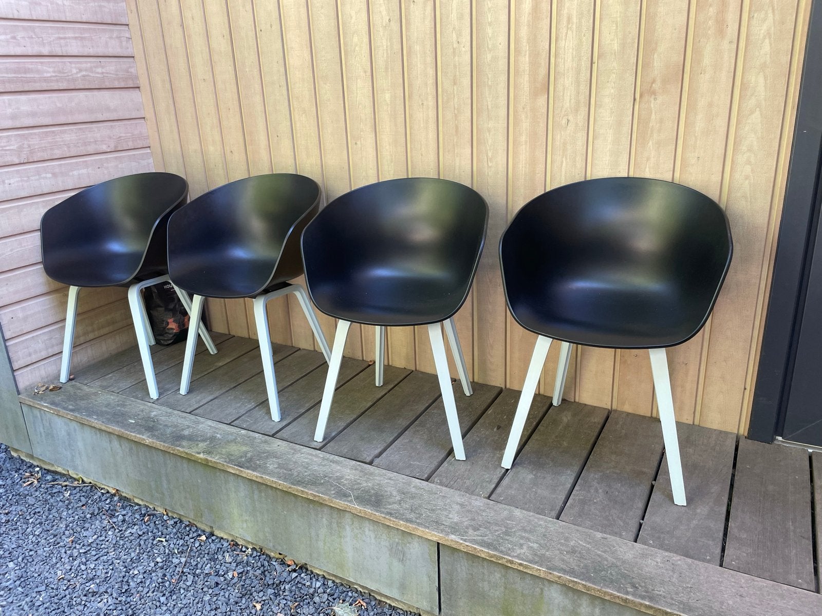 4 kuipstoelen zwart met witte poten, Huis en Inrichting, Stoelen, Ophalen, Kunststof, Gebruikt, Zwart