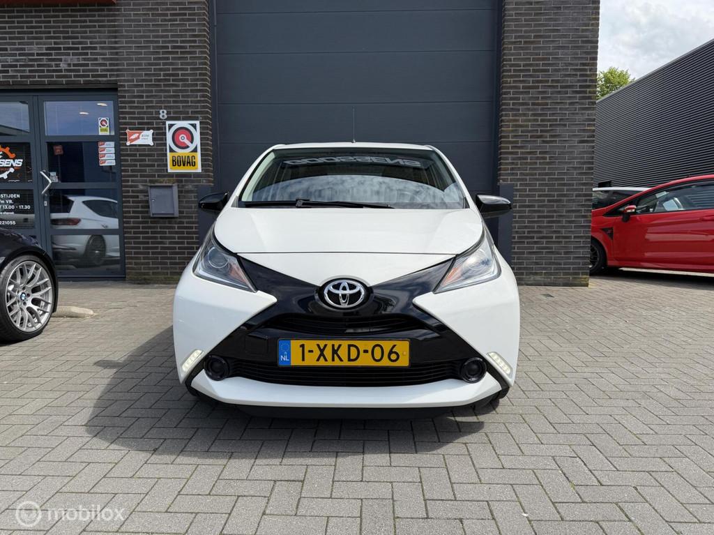 Toyota Aygo 1.0 VVT-i x-play, Euro 5, Stof, Gebruikt, 4 stoelen