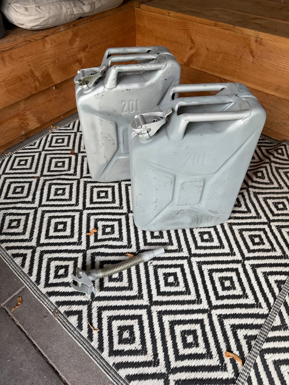 2x Jerrycan 20L met schenktuit, Ophalen of Verzenden