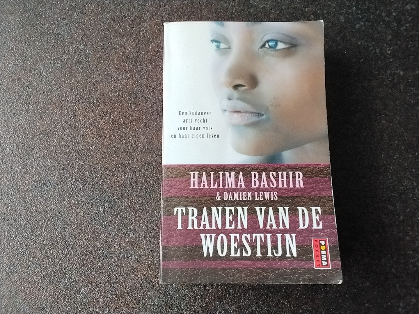Tranen van de Woestijn - Halima Bashir & Damien Lewis, Ophalen of Verzenden, Gelezen, Halima Bashir & Damien Lewis, Overige