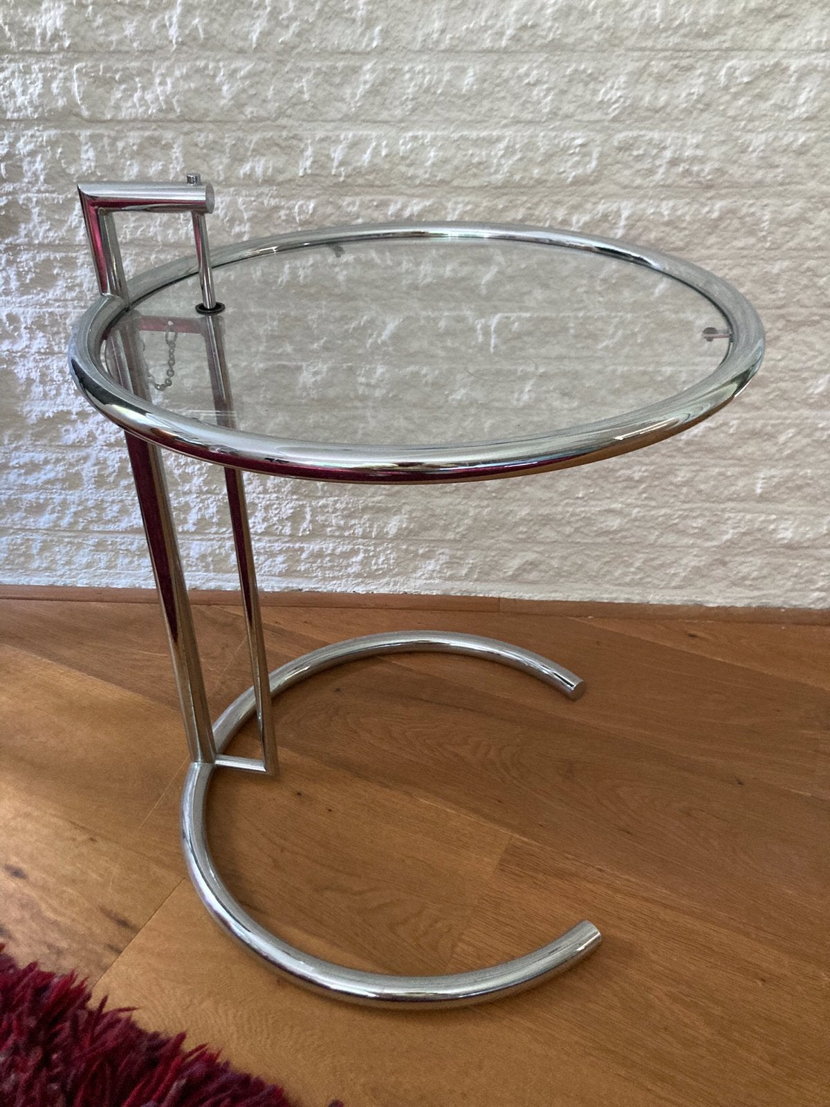 Te koop: Eileen Gray bijzettafel, Minder dan 55 cm, Metaal of Aluminium, Rond, Zo goed als nieuw