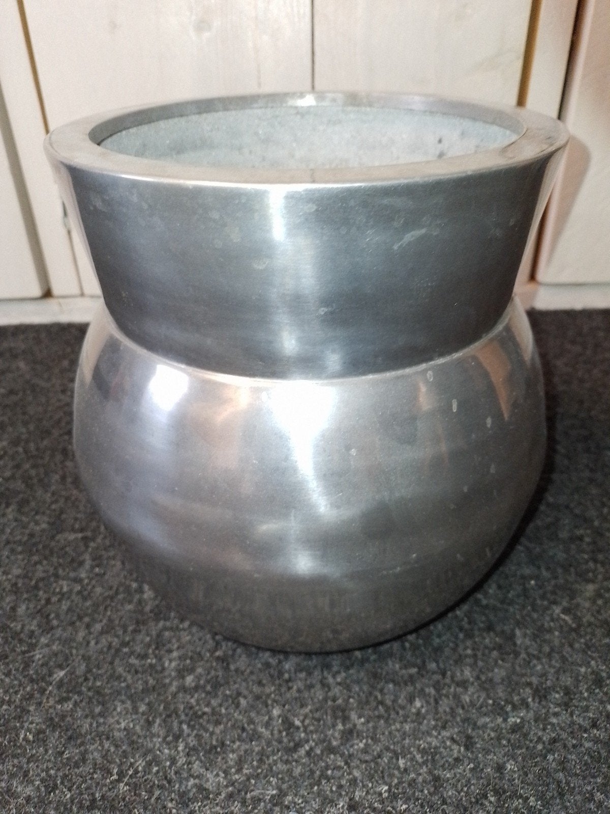 Grote zware metalen  vaas, Ophalen, Rond, Metaal, Minder dan 25 cm