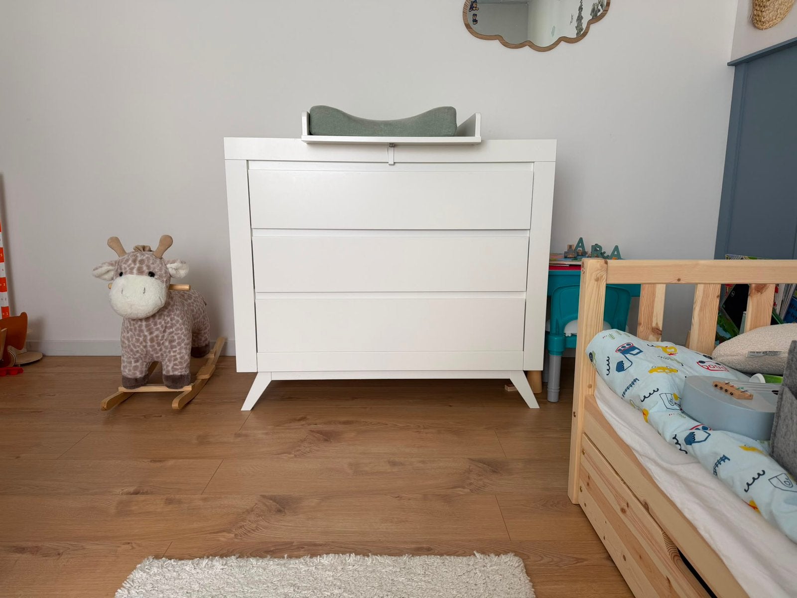 Ledikant en commode, Ophalen, Zo goed als nieuw, Jongetje of Meisje
