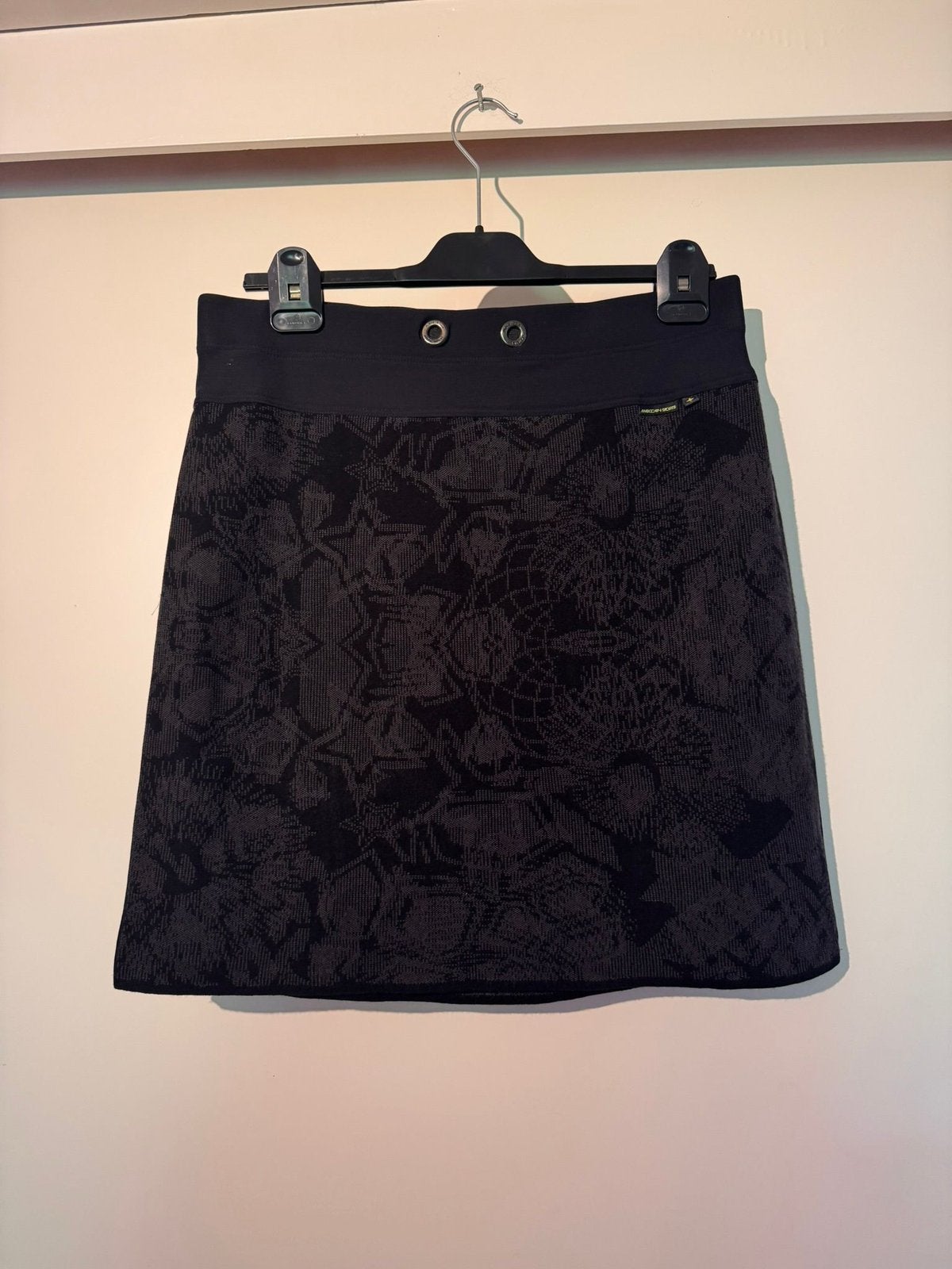 Zwarte elastische marccain rok maat 42, Ophalen of Verzenden, Zo goed als nieuw, Maat 42/44 (L), Zwart