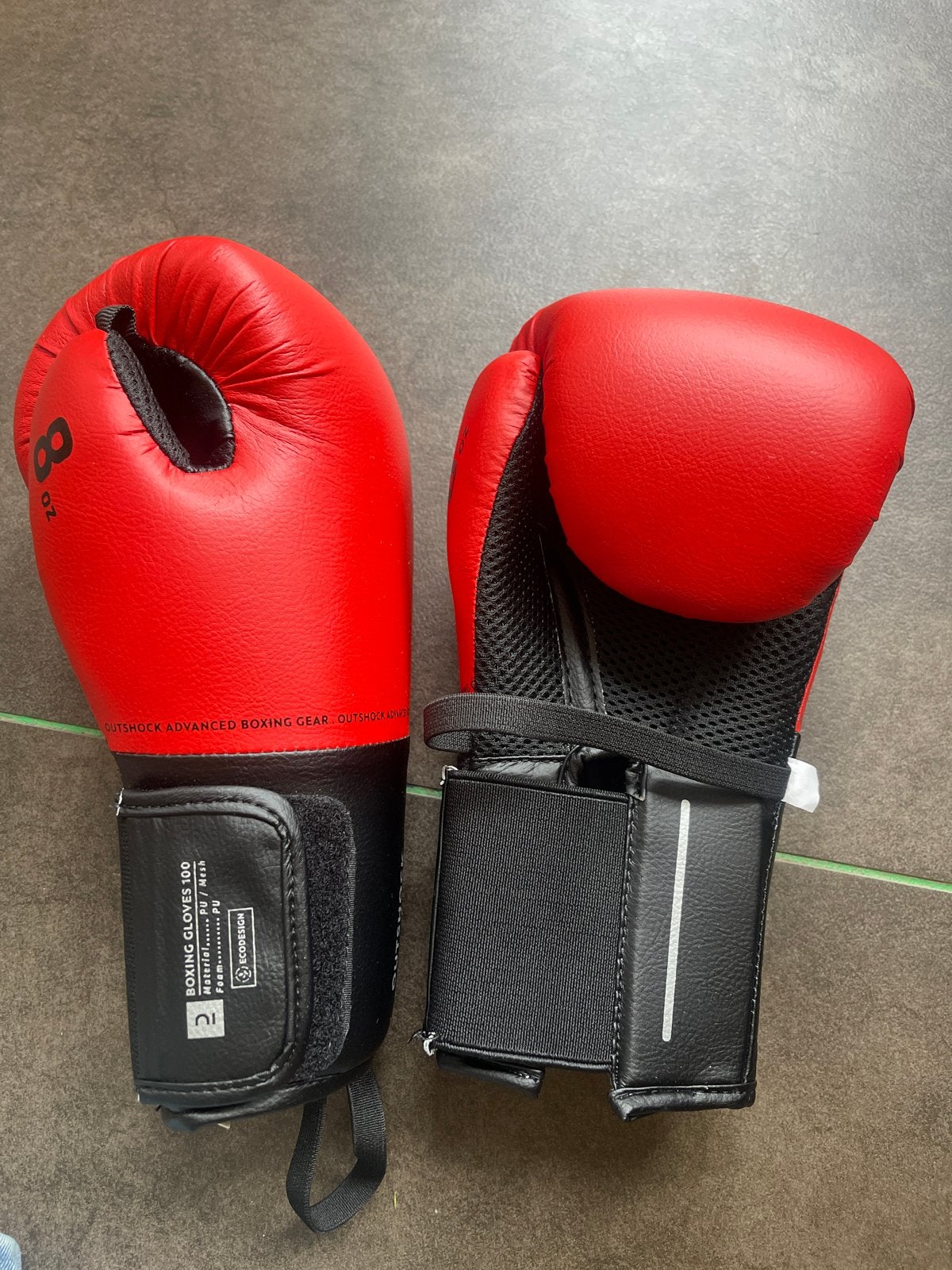 Rode bokshandschoenen 8 oz - Decathlon Outshock, Ophalen of Verzenden, Zo goed als nieuw, Bokshandschoenen