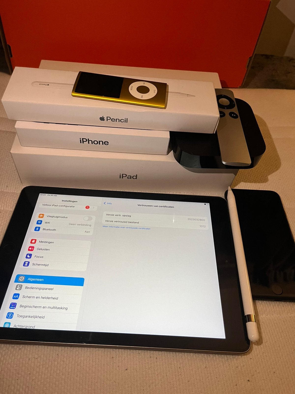 Productset Apple iPhone SE , iPad, iPod, Pencil eMac, Ophalen, Zo goed als nieuw, Zwart, 64 GB