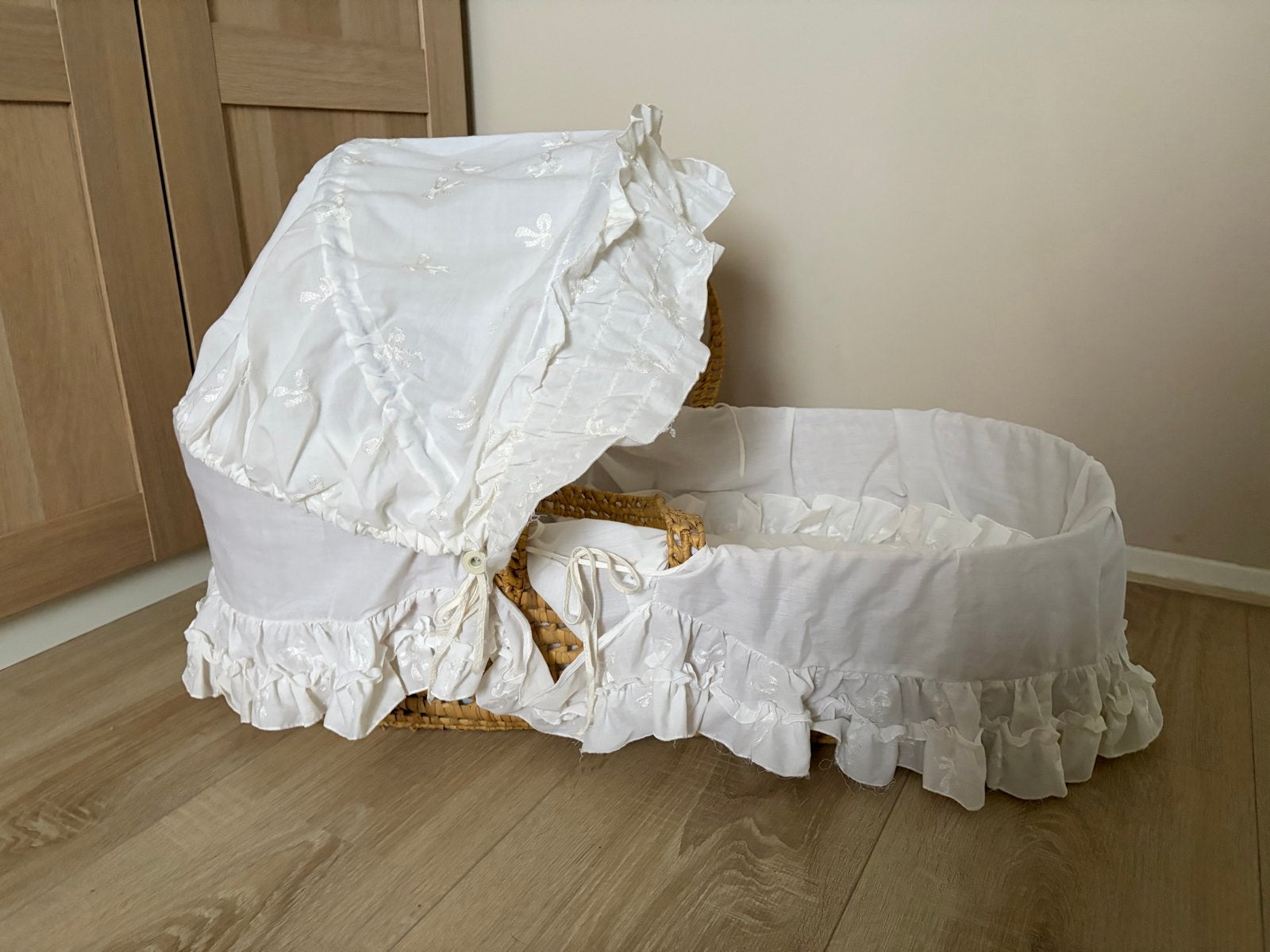 Mooie vintage rieten mozesmand/wieg met bekleding, Ophalen, Gebruikt, Wieg