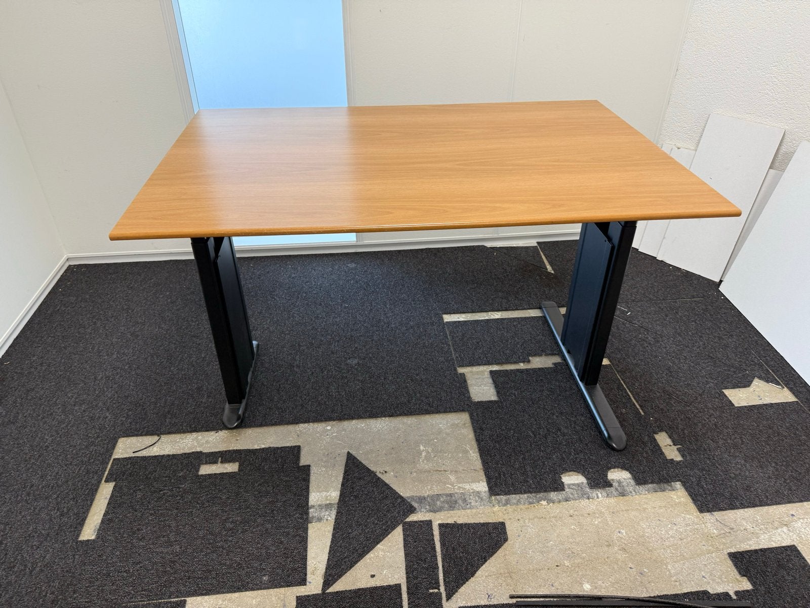 2x Ahrend in hoogte verstelbare bureaus, 120x80 cm, Ophalen, Gebruikt