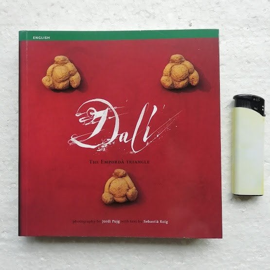 Dali: The Empordà Triangle - Kunstboek, Engelse uitgave 2004, Jordi Puig, Sebastià Roig, Ophalen of Verzenden, Zo goed als nieuw