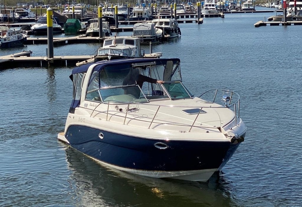 Rinker 320 Fiesta Vee 2x 260 PK Volvo Penta Diesel, Gebruikt, Walstroom, Binnenboordmotor, Diesel