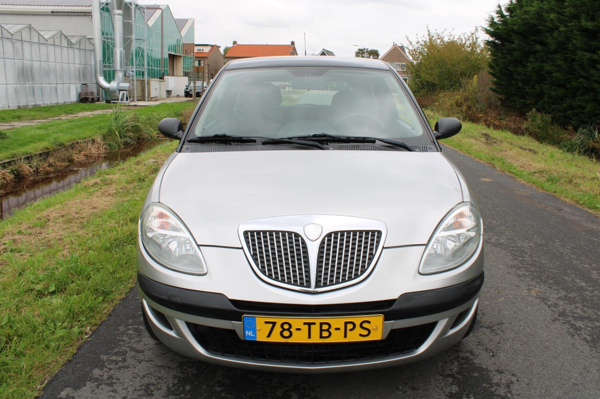 Lancia Ypsilon 1.2 Argento met Airco, Voorwielaandrijving, Gebruikt, Origineel Nederlands, Bedrijf