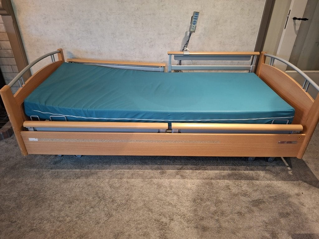 Verstelbaar ziekenhuisbed, Ophalen, Gebruikt