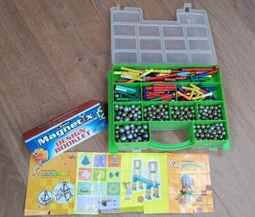 Magnetic bouwset met magnetische staafjes en metalen ballen, Ophalen of Verzenden, Gebruikt, Bouwen