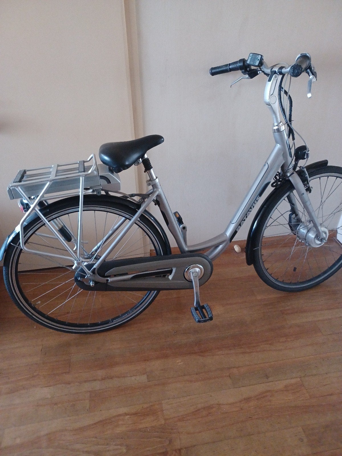 Batavus Lucca E-Bike met Werk, Fietsen en Brommers, Elektrische fietsen, Gebruikt, Batavus, 47 tot 51 cm, Ophalen