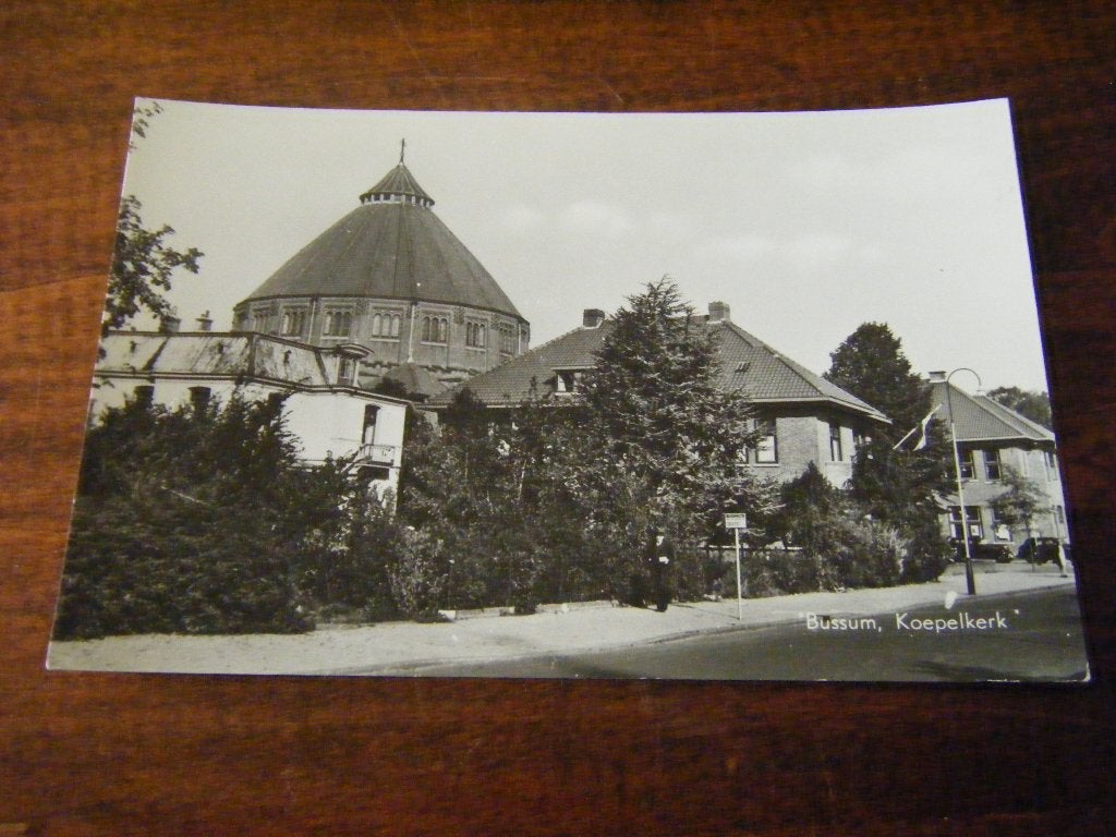 L38 - Bussum - Koepelkerk - Mooi/Oud, Ophalen of Verzenden, 1940 tot 1960, Noord-Holland