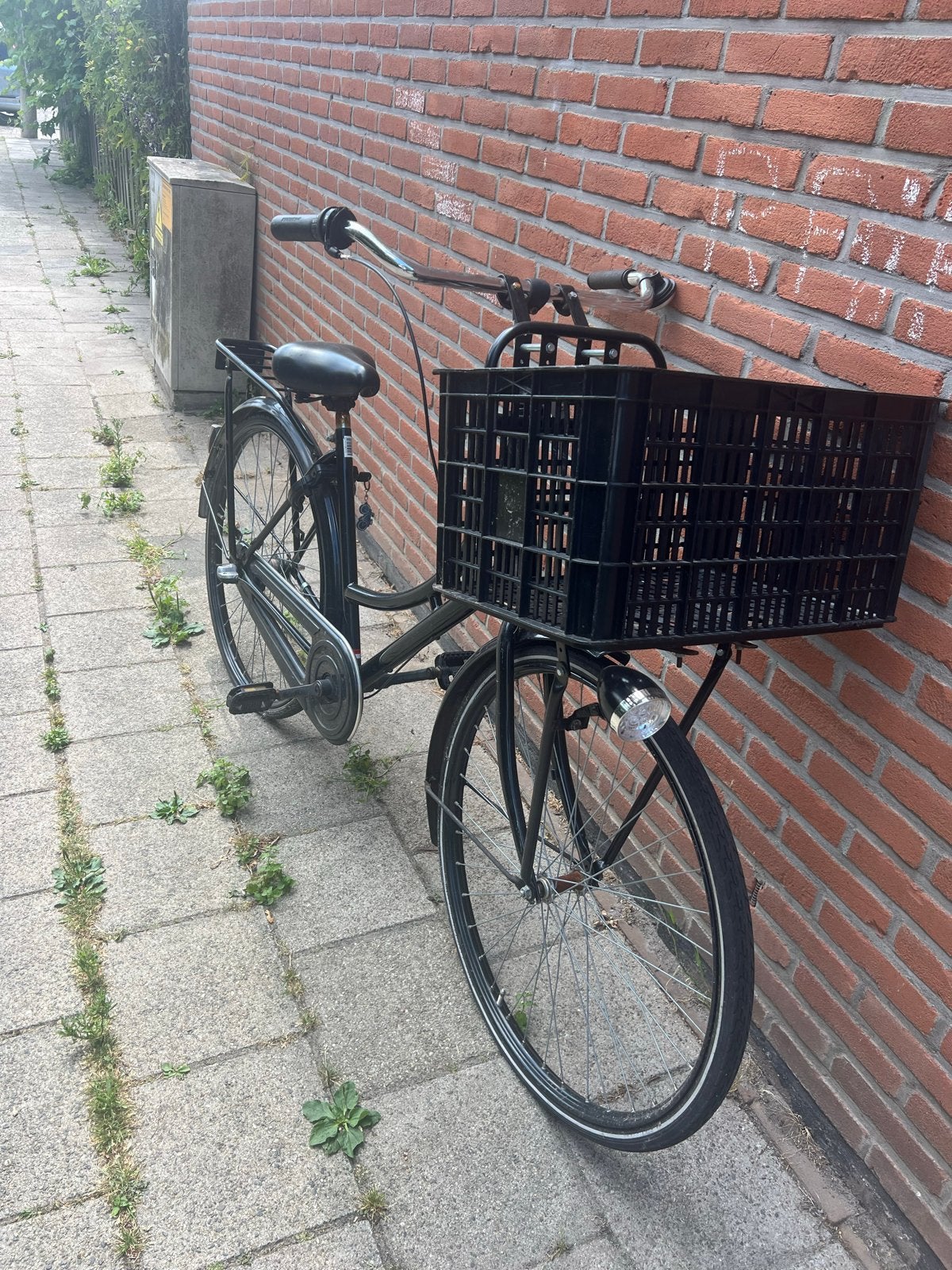 Zwarte damesfiets met voordrager en krat, Velgrem, Ophalen, Overige merken, 53 tot 56 cm