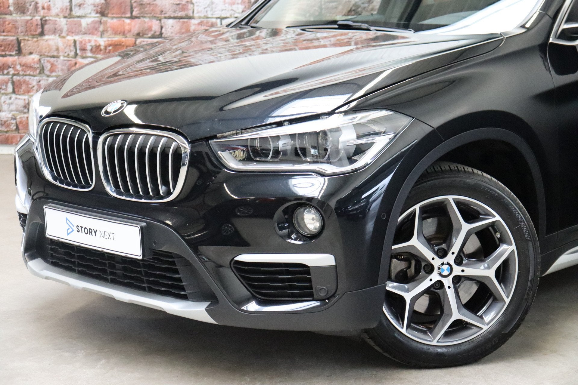BMW X1 sDrive20i Executive xLine Automaat / Panoramadak / Ac, Auto's, Euro 6, Zwart, Origineel Nederlands, SUV of Terreinwagen