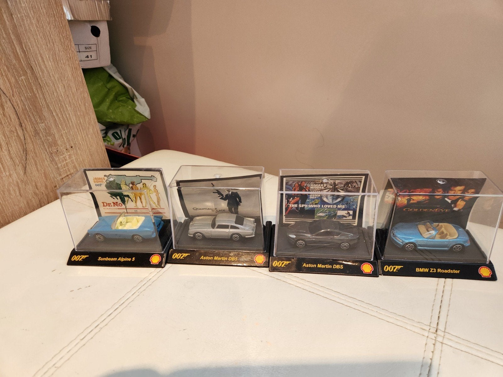 James Bond 007 Shell Collection - 4 stuks, Hobby en Vrije tijd, Modelauto's | 1:43, Ophalen of Verzenden, Nieuw, Auto, Overige merken