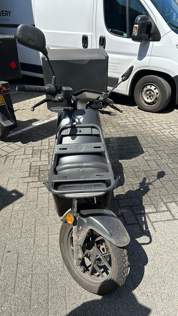 Bezorgscooter yadea y1s elektrische scooter, Fietsen en Brommers, Scooters | Overige merken, Ophalen, Gebruikt, Maximaal 45 km/u