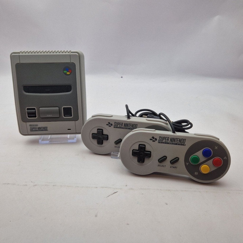 Nintendo SNES Mini + 2 Controllers || Nu Voor Maar € 99.99, Avontuur en Actie, Gebruikt, 2 spelers, Ophalen of Verzenden