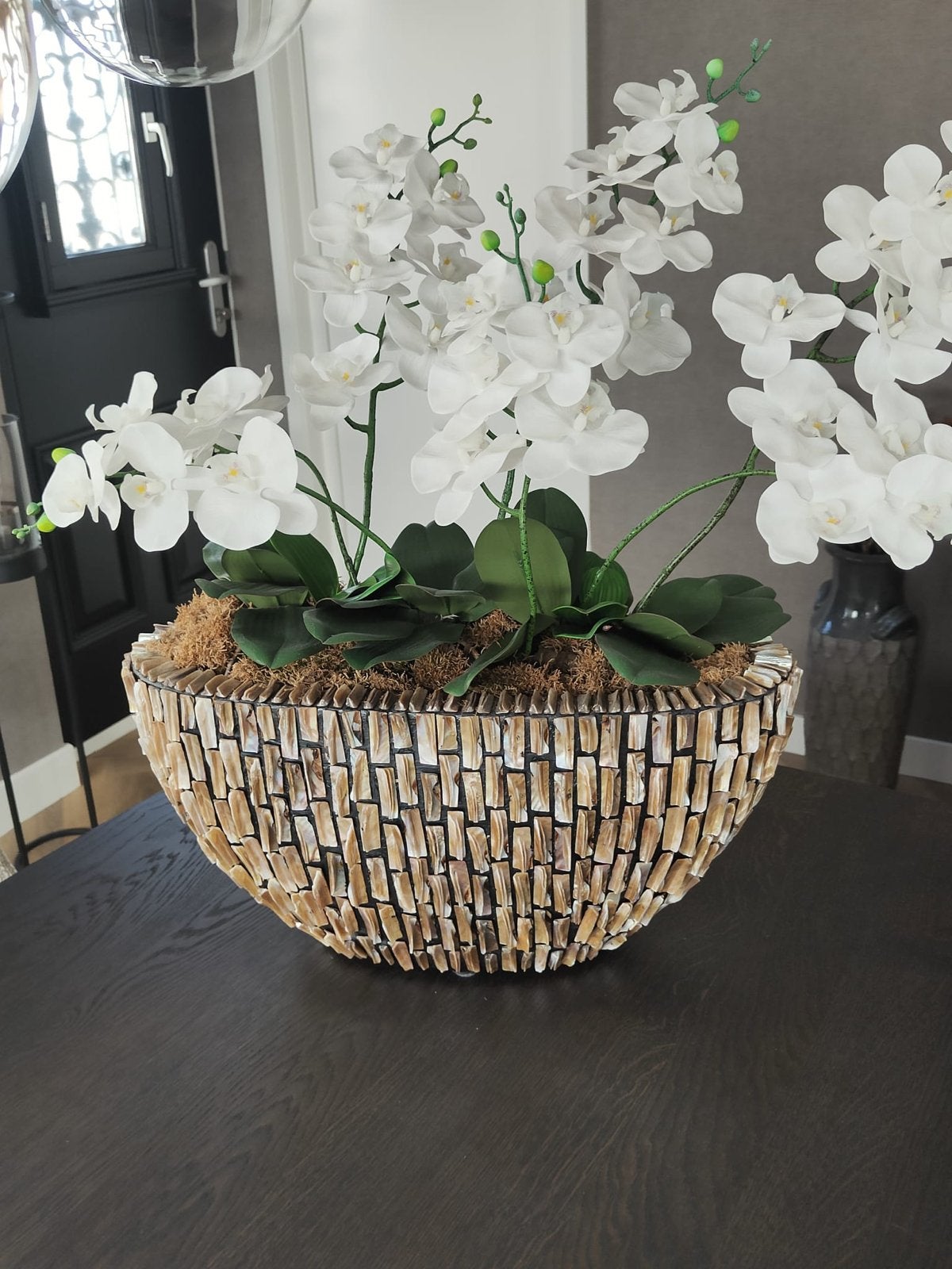 Prachtige kunst orchideeën in schelpenvaas, Huis en Inrichting, Ophalen, Binnen, Met pot of vaas, Overige materialen