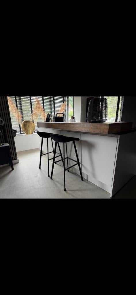 Set van 2 zwarte barkrukken met fluwelen zitting, Met voetsteun, 60 tot 90 cm, Ophalen of Verzenden, Zo goed als nieuw