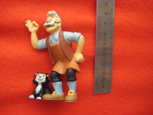Figuur Disney Sneeuwwitje, Pinokkio Gepetto, Pocahontas, Verzamelen, Ophalen of Verzenden, Sneeuwwitje of Doornroosje, Beeldje of Figuurtje