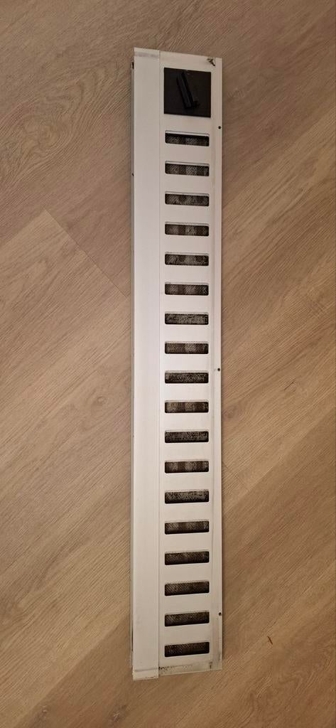 GRATIS in Ede:Ventilatie rooster , metaal . 92,5 x 13,5 cms, Doe-het-zelf en Verbouw, Overige Doe-het-zelf en Verbouw, Ophalen