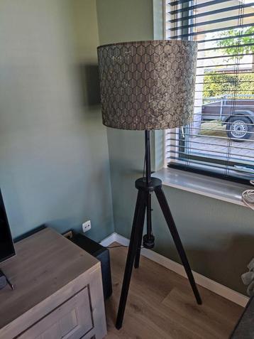 Staande lamp te koop beschikbaar voor biedingen