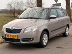 Skoda Fabia 1.4 16V 63KW Combi 2008, Auto's, Skoda, Voorwielaandrijving, 40 €/maand, 4 cilinders, Beige