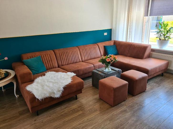 Mooie U-bank (u bank) Cognac met 2x bijpassende Cognac poef, Huis en Inrichting, Banken | Bankstellen, Gebruikt, Hoekbank, Vierpersoons of meer