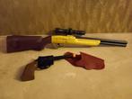 2 Speelgoed Pistolen - Geweer en Revolver, Ophalen of Verzenden, Zo goed als nieuw, Jongen