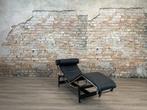 Cassina LC4 zwart bij TheReSales, Ophalen of Verzenden, Zo goed als nieuw, Metaal, 150 cm of meer