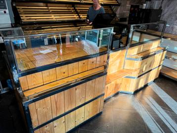 Winkelverkoop toonbank blank gelakt staal, hout en glas  beschikbaar voor biedingen