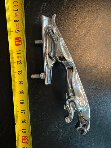 Jaguar auto embleem beschikbaar voor biedingen