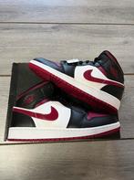 Nike Air Jordan 1 Mid Noble Red | 40, Kleding | Heren, Schoenen, Overige kleuren, Nike, Nieuw, Ophalen of Verzenden