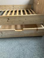 Robuust steigerhouten bed met opbergladen, Ophalen, 85 tot 100 cm, Gebruikt, Matras