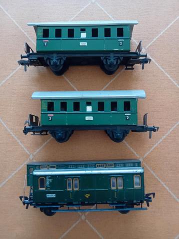 Fleischmann H0 postwagen en twee personenwagens