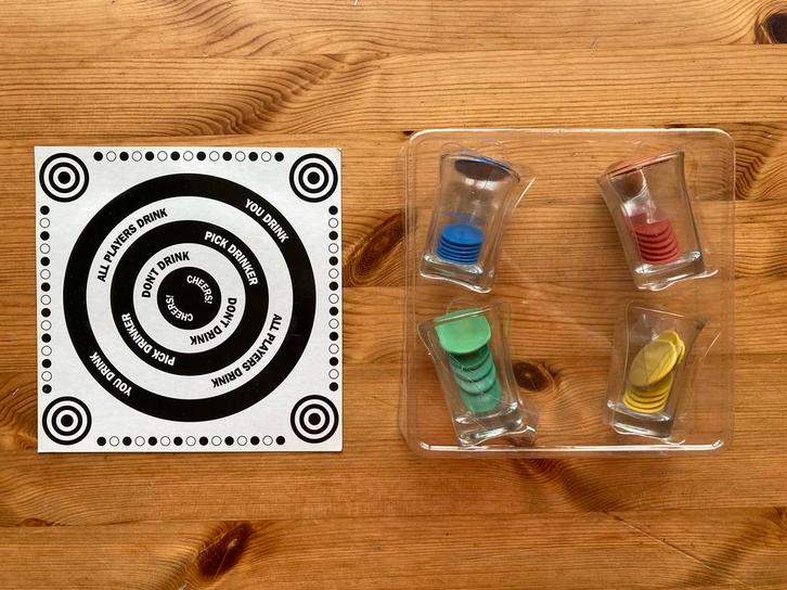 Nieuw drinkspel in kadostaat drankspel borrel vlooienspel, Hobby en Vrije tijd, Gezelschapsspellen | Bordspellen, Nieuw, Drie of vier spelers