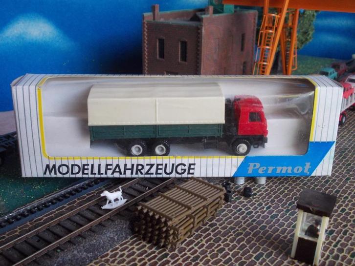 Tatra 815 platte bakwagen huif Permot rood / groen NU € 5,-, Hobby en Vrije tijd, Modelauto's | 1:87, Nieuw, Bus of Vrachtwagen