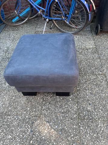 Hocker-poef-bijzet tafel  beschikbaar voor biedingen